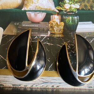 Vtg  Trifari black enamel gold tone trim earrings